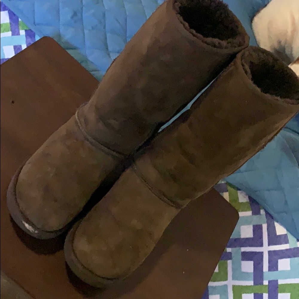 Women’s size 7 classic tall chocolate brown Uggs